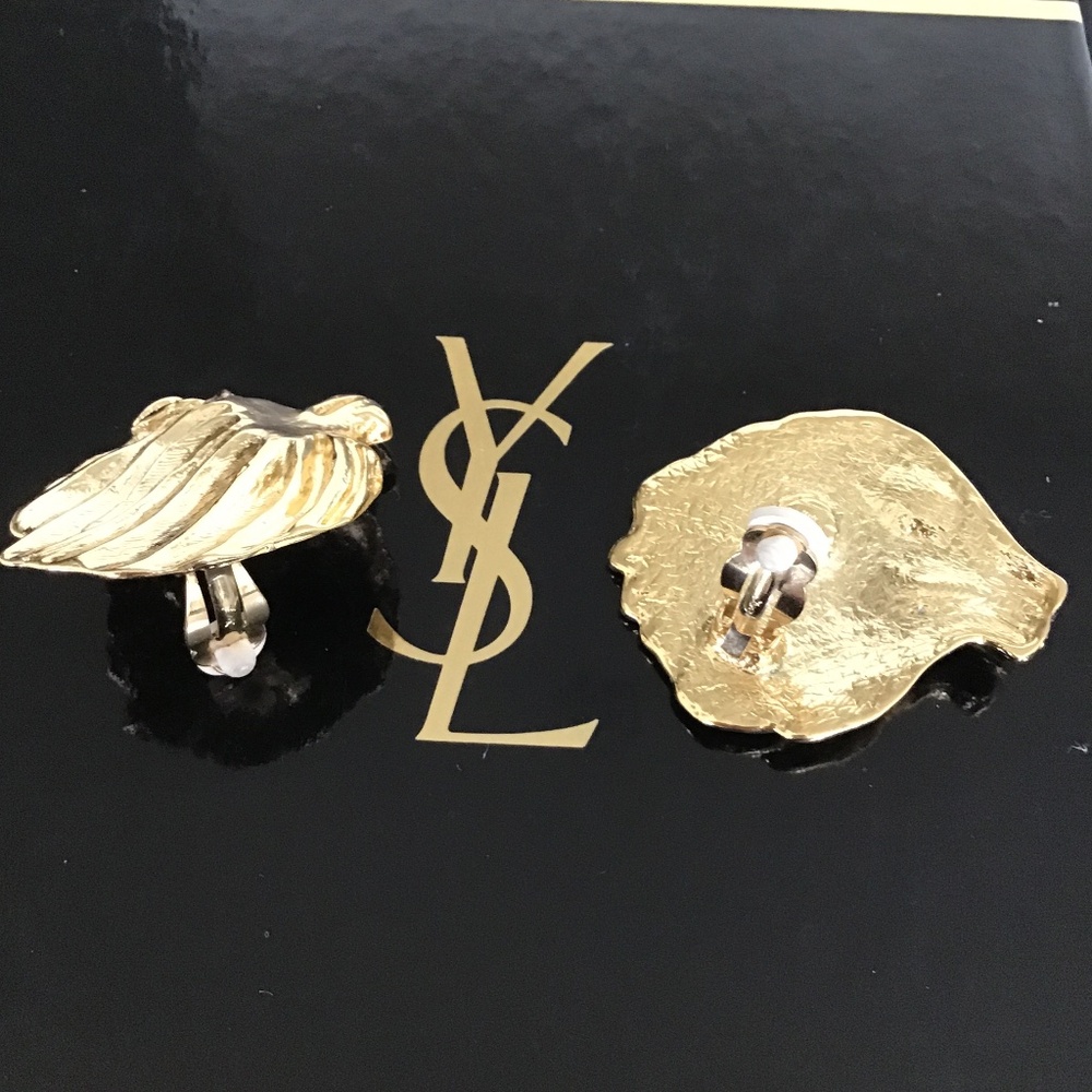 Yves Saint Laurent Large Vintage Gold Tone Lion Head clip on earrings - Picture 5 of 7